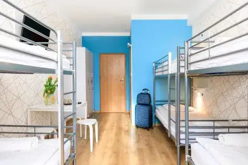 Wnętrze hostelu, wspólna przestrzeń, pokój wieloosobowy