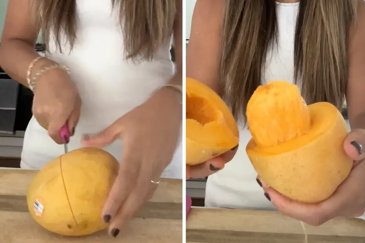 Pokazuję, jak pokroić mango, nacinając je wzdłuż pestki, a następnie wyjmując miąższ.