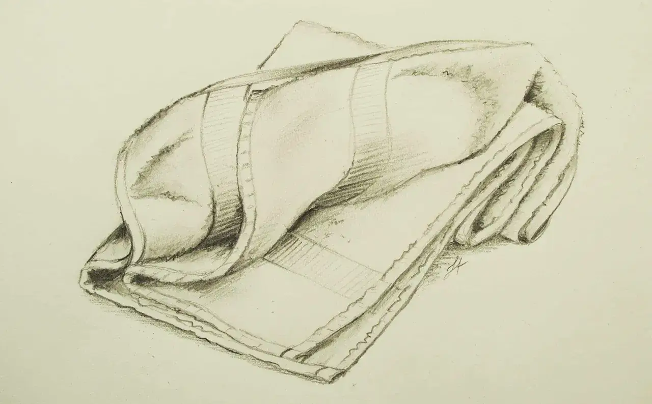 Dessin au crayon d'un drapé de tissu, montrant les plis et les textures avec des ombres subtiles.