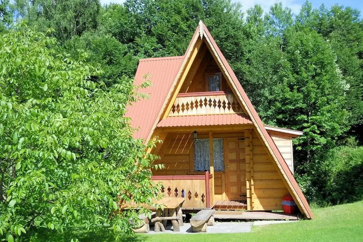 Różne typy noclegów w Bieszczadach (domki, agroturystyka, glamping)