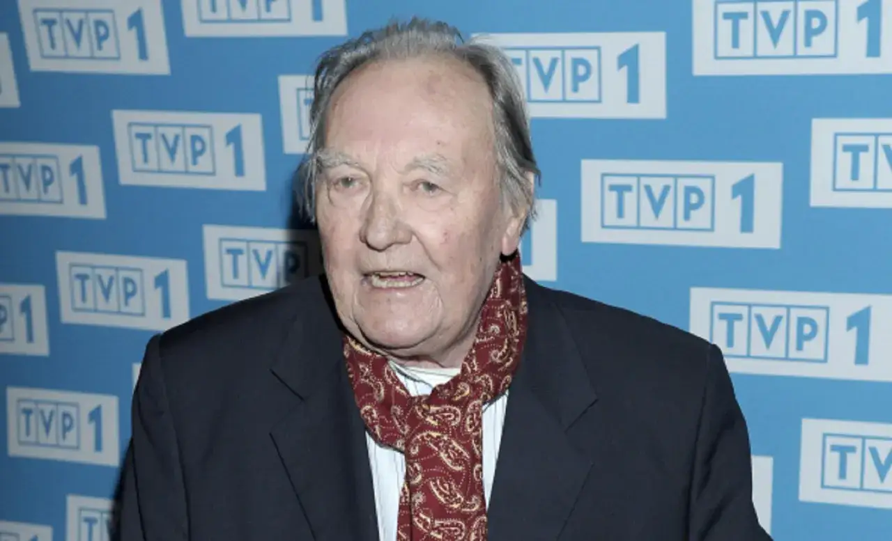 Ignacy Gogolewski, znany aktor, w eleganckim szalu. Jego życie prywatne, w tym kwestia ignacy gogolewski żony, budzi zainteresowanie.