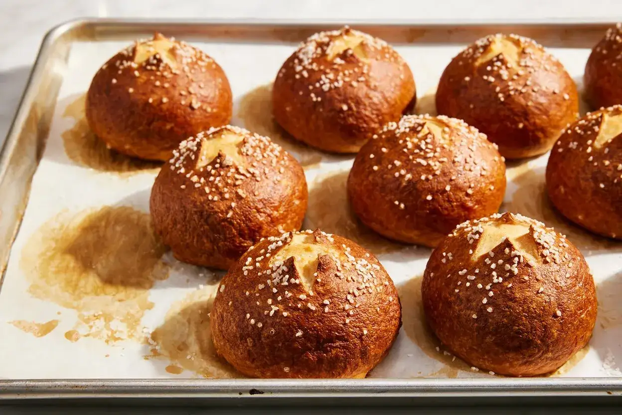 Nybakade bao buns med salt, redo för ett fantastiskt bao buns recept.
