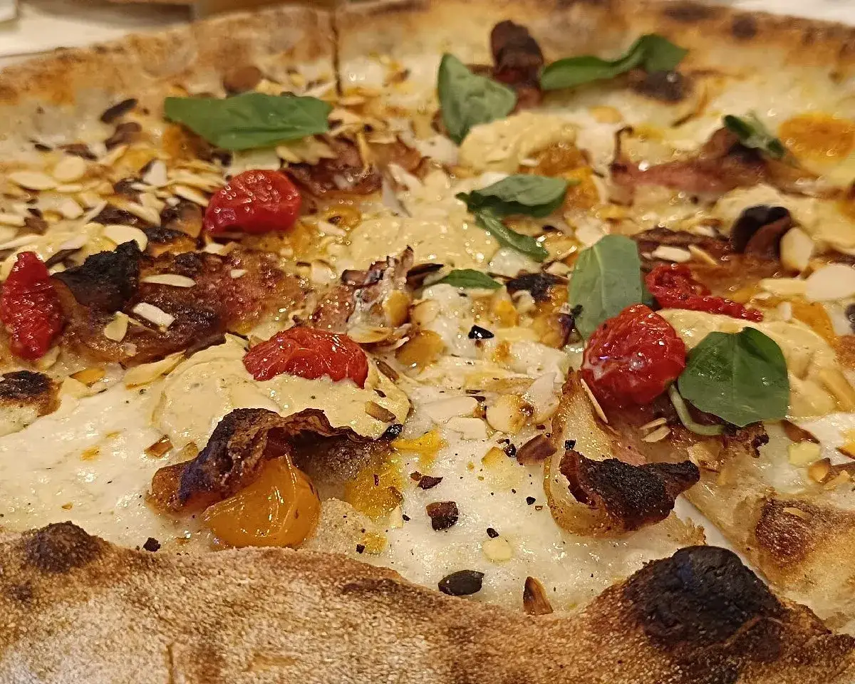 pizza gourmet bacilic&ograve; giardini naxos