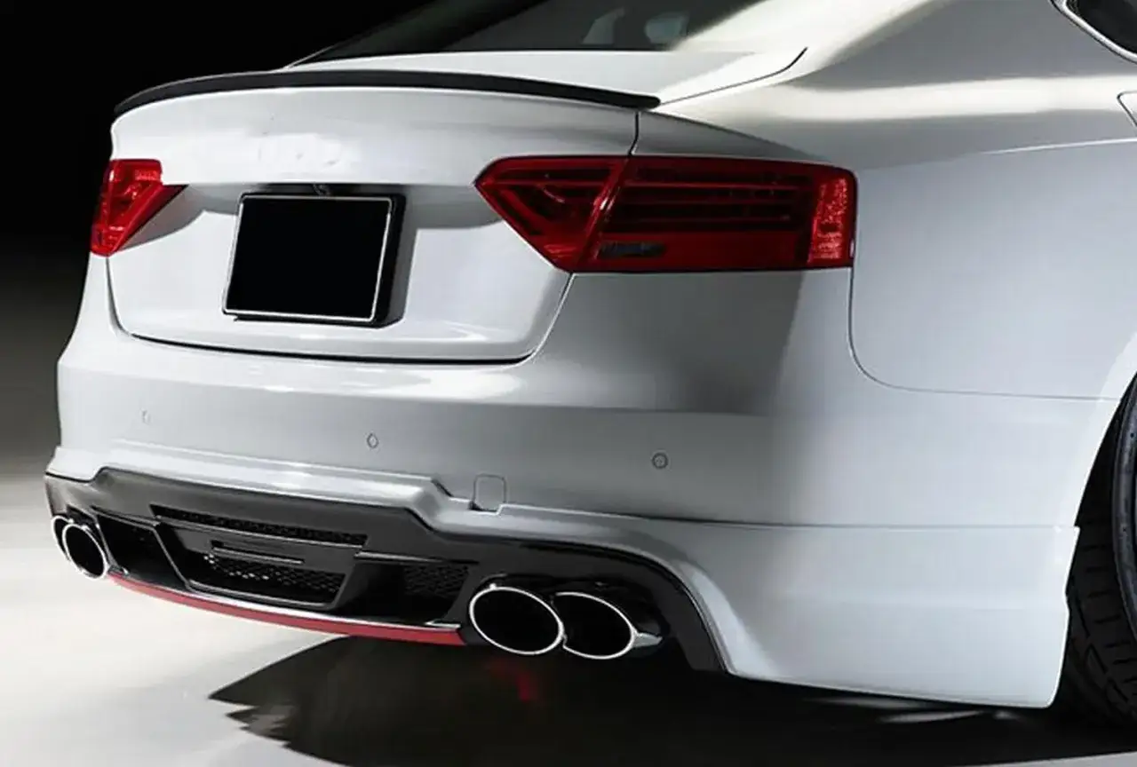 Audi S5 Sportback z subtelnym spoilerem na klapie bagażnika