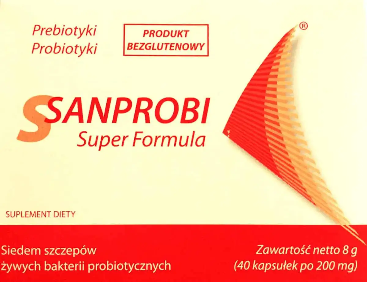Opakowanie Sanprobi Super Formula, suplementu diety z siedmioma szczepami żywych bakterii probiotycznych. Produkt bezglutenowy.