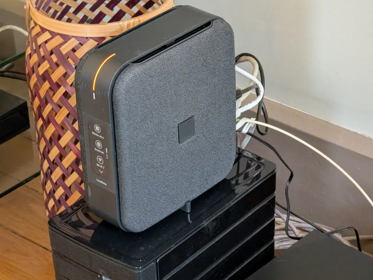 La nouvelle Livebox Orange, avec son design moderne, est connectée et prête à l'emploi.