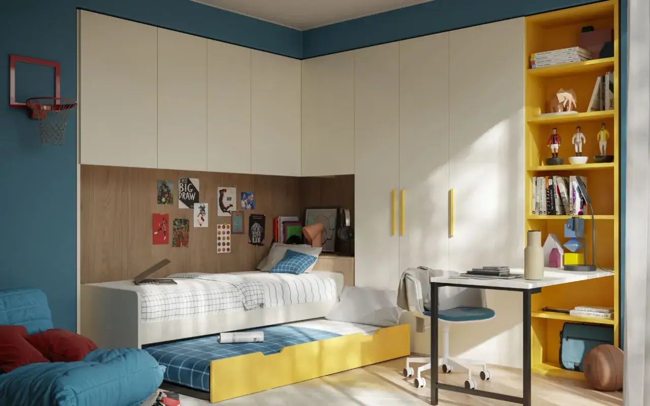 Soluzione salvaspazio per camerette piccole come arredarle: letto estraibile, scrivania, armadio e libreria gialla.