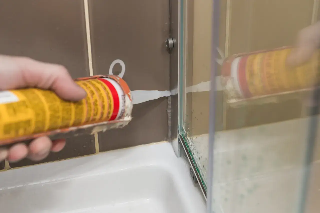 klejenie silikonu do metalu plastiku szkła