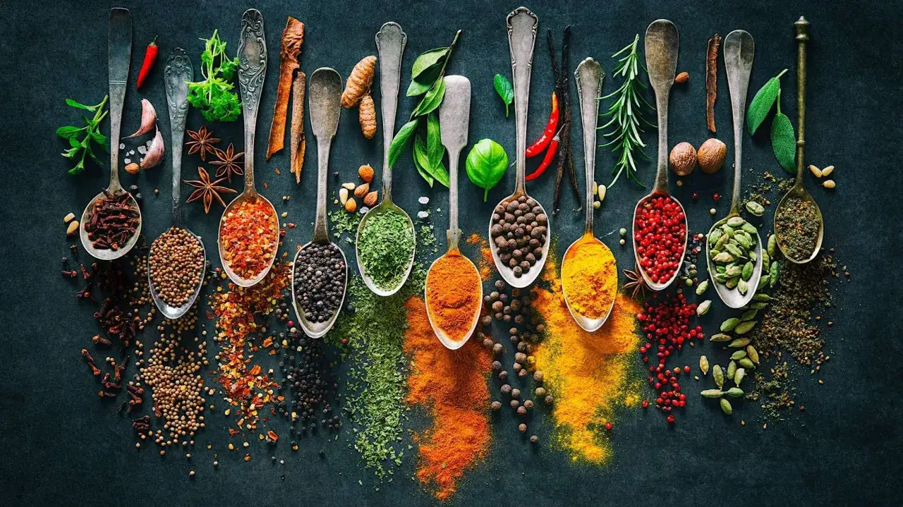 Épices et herbes pour soupe de poisson (safran, piment, persil, aneth)