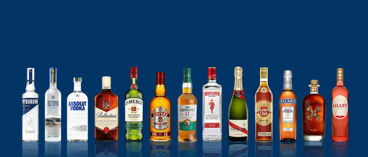 Wódka na stole: Wyborowa, Ostoya, Absolut, Ballantine's, Jameson, Chivas, Glenlivet, Beefeater, Mumm, Ricard, Havana Club, Bumbu, Lillet.