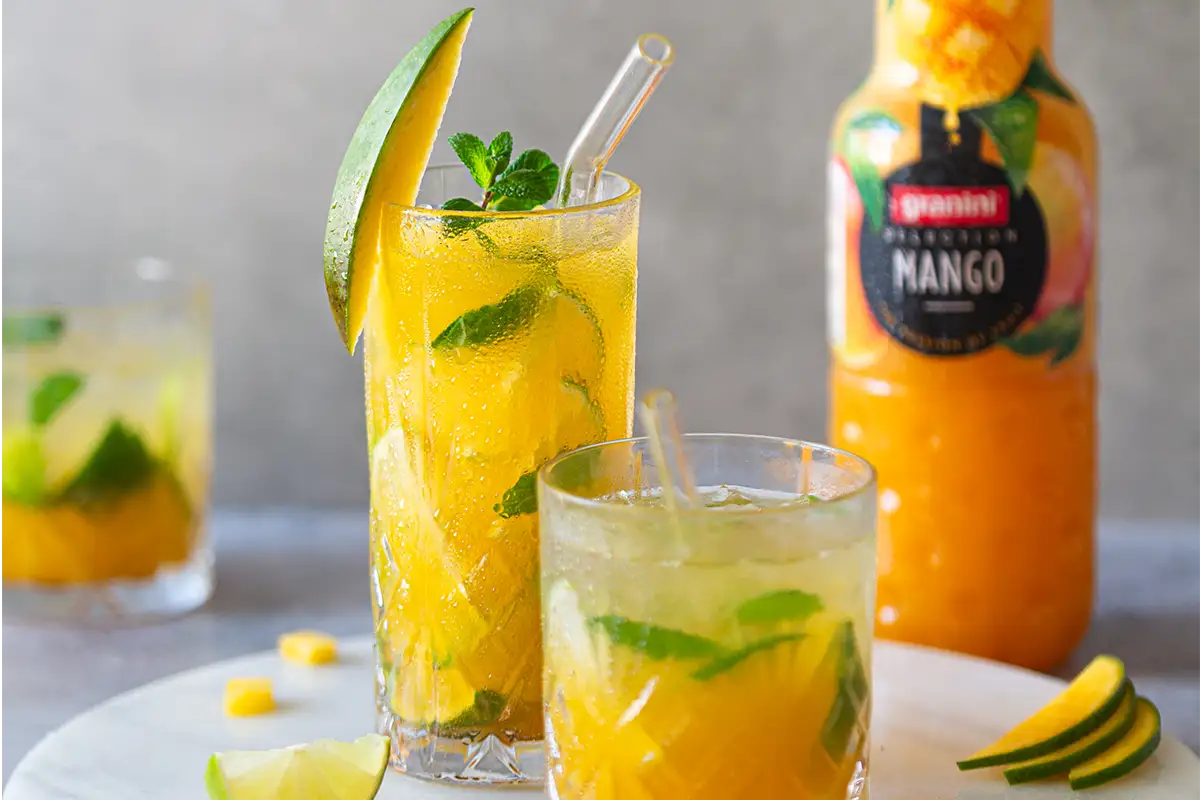 Mango Daiquiri Garnitur mit Limettenscheibe und Minze