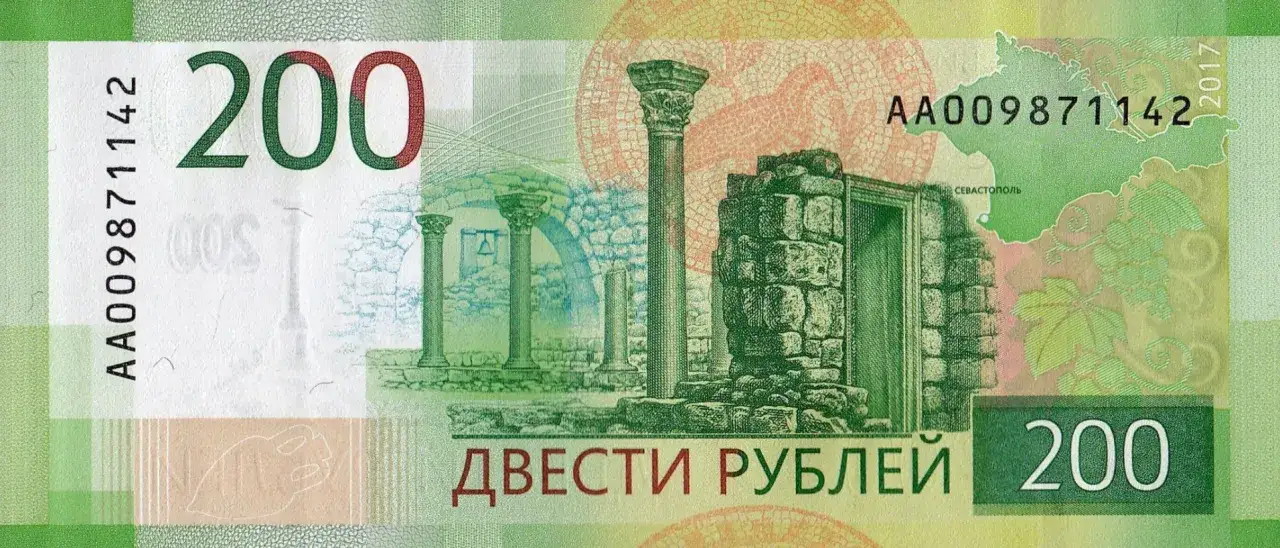 200 rubli, czyli jaka waluta obowiązuje w Rosji, z widokiem na ruiny i kolumny.