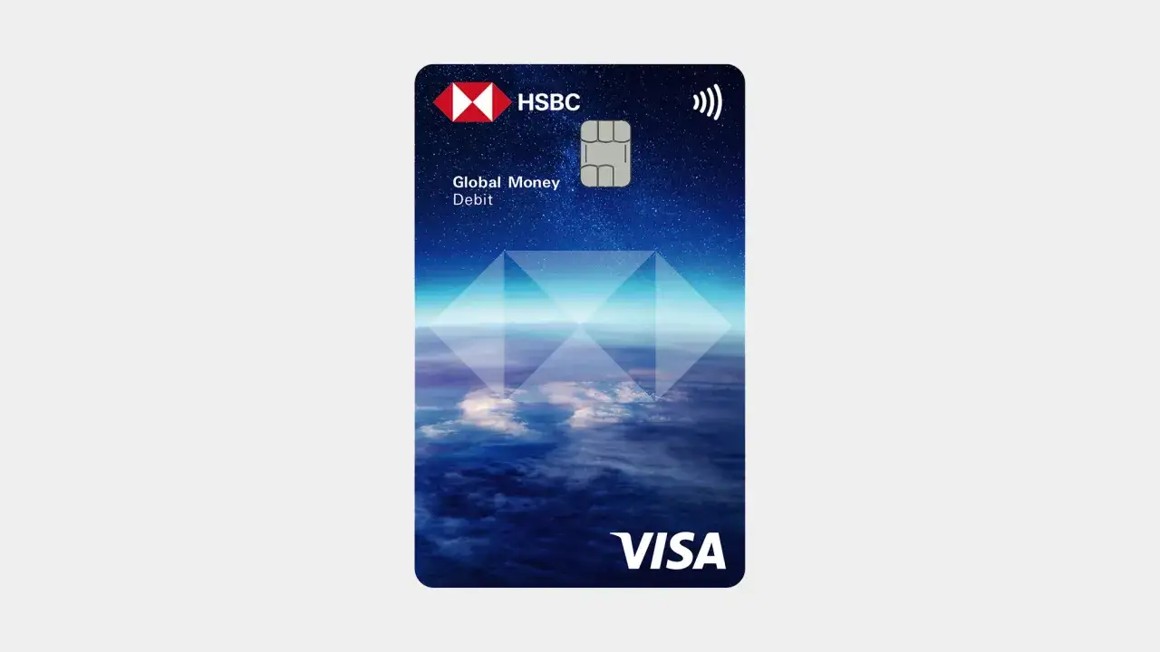Karta debetowa HSBC Global Money z motywem nieba i chmur. Idealna do podróży, oferuje darmowe konta walutowe.
