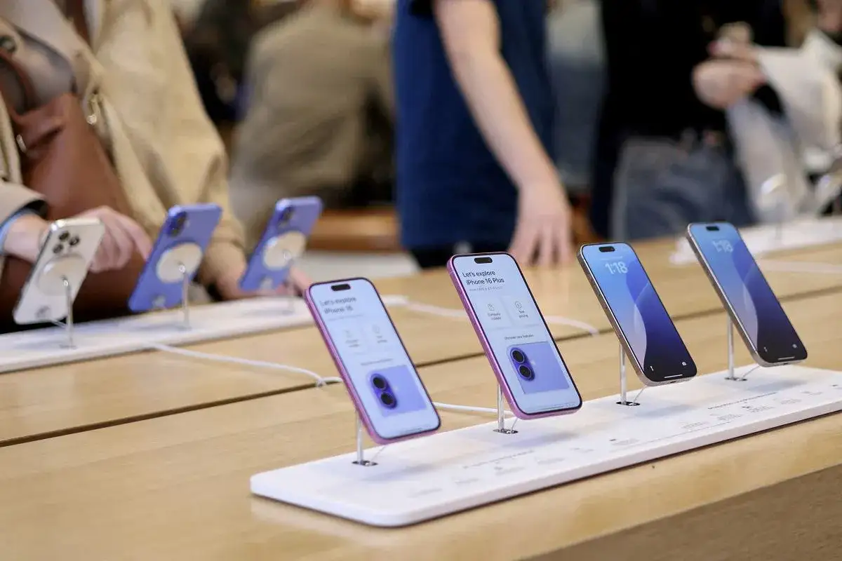 Nowe iPhone'y na wystawie. Czy opłata reprograficzna wpłynie na ich cenę?