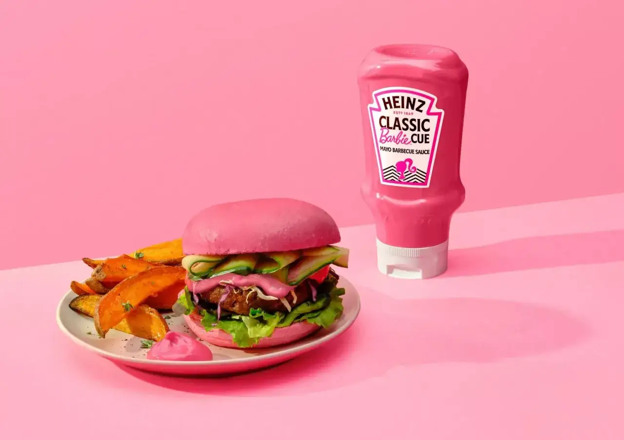 bezpieczny różowy burger w środku