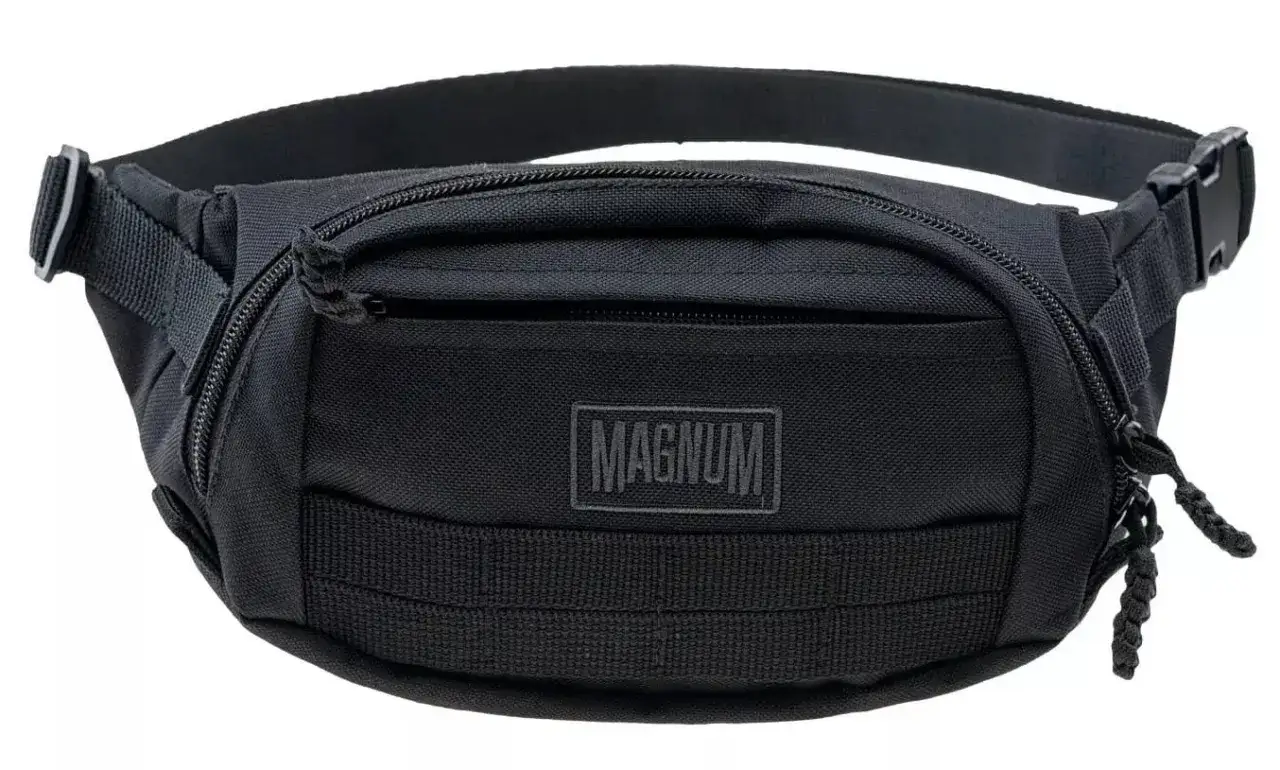Czarna nerka Magnum z licznymi kieszeniami i taśmami MOLLE. Idealna na drobiazgi podczas aktywności.