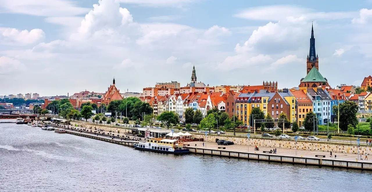 Wały Chrobrego Szczecin widok z rzeki