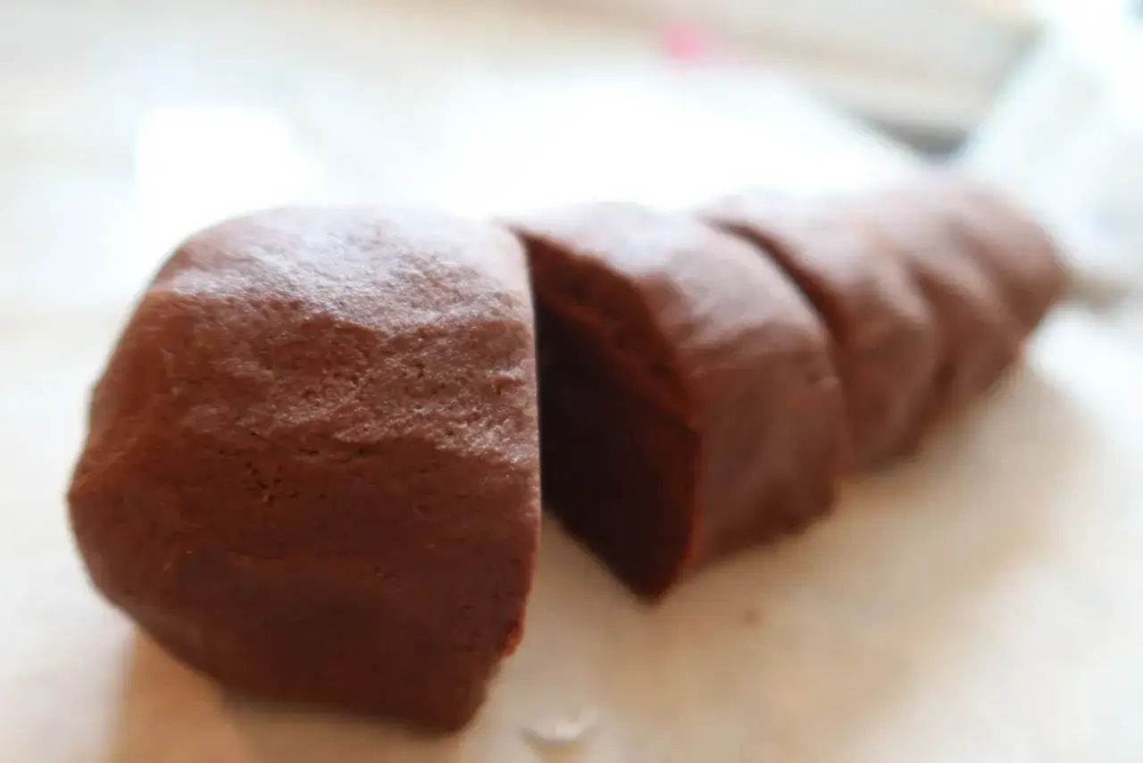 Chokladsmeten är redo för chokladsnittar recept. Snart blir det ljuvliga kakor!