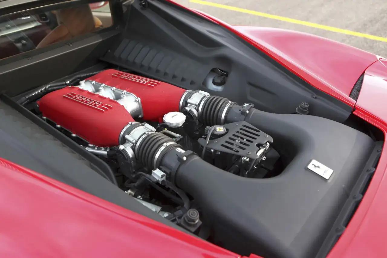 Ferrari 458 Italia silnik V8