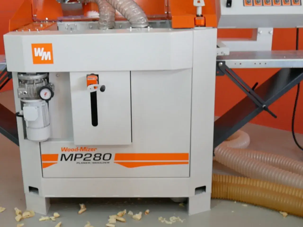 Profesjonalna maszyna do obróbki drewna Wood-Mizer MP280, gotowa do pracy.