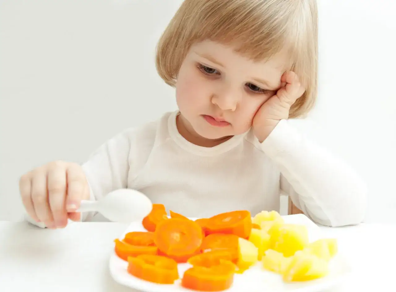 Bambino che non vuole mangiare verdure