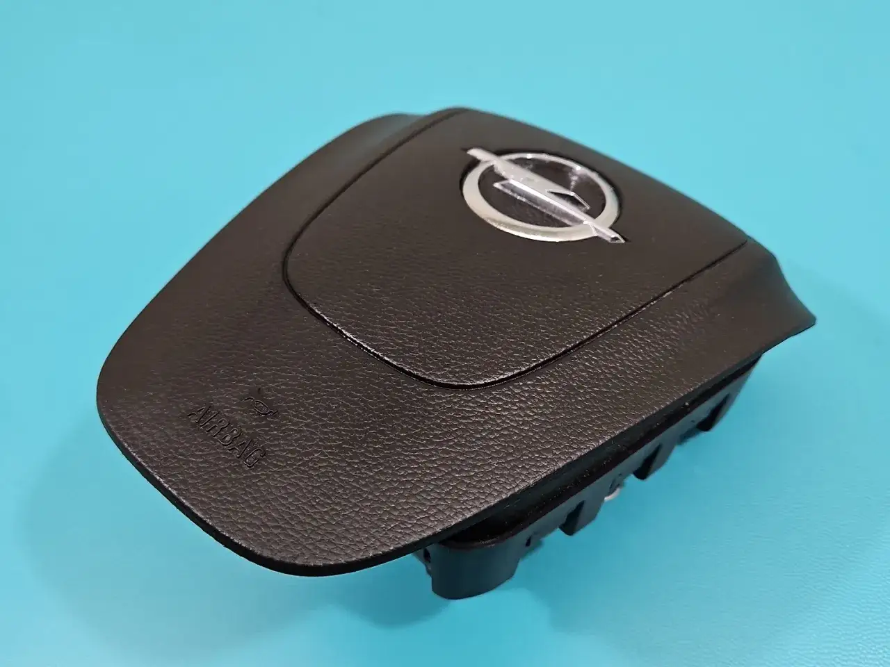 Poduszka powietrzna kierowcy Opel Astra H, element akcji serwisowej.