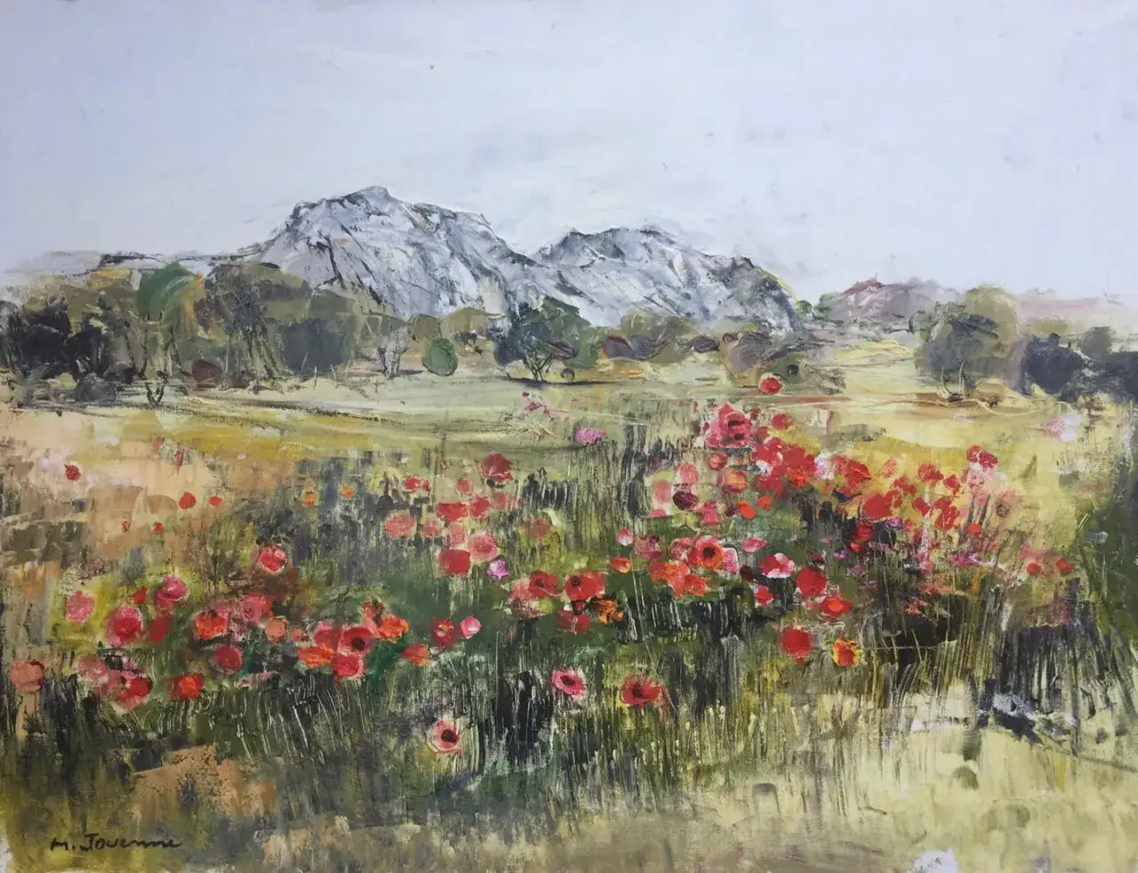 Champ de coquelicots &eacute;clatants sous un ciel gris, avec des montagnes en arri&egrave;re-plan. Une &oelig;uvre de Michel Jouenne.