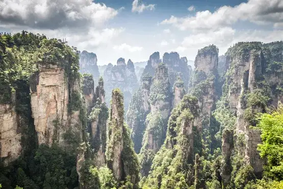 Park Narodowy Zhangjiajie kolumny skalne