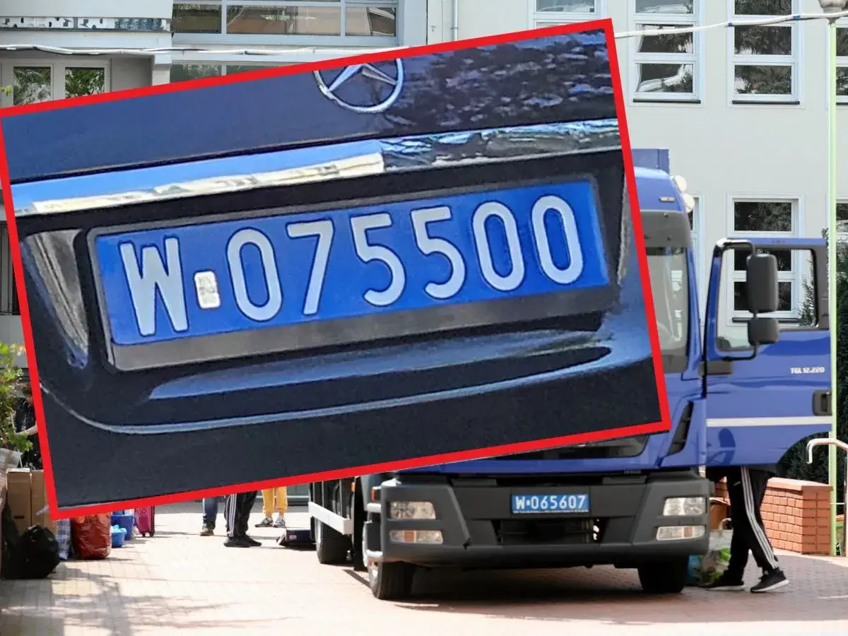 Niebieska rejestracja W-075500 na samochodzie osobowym i W-065607 na ciężarówce.