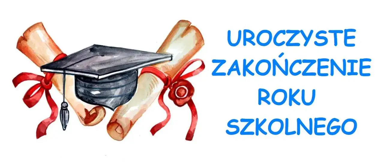Uroczyste zakończenie roku szkolnego. Dyplomy i biret świadczą o sukcesach.