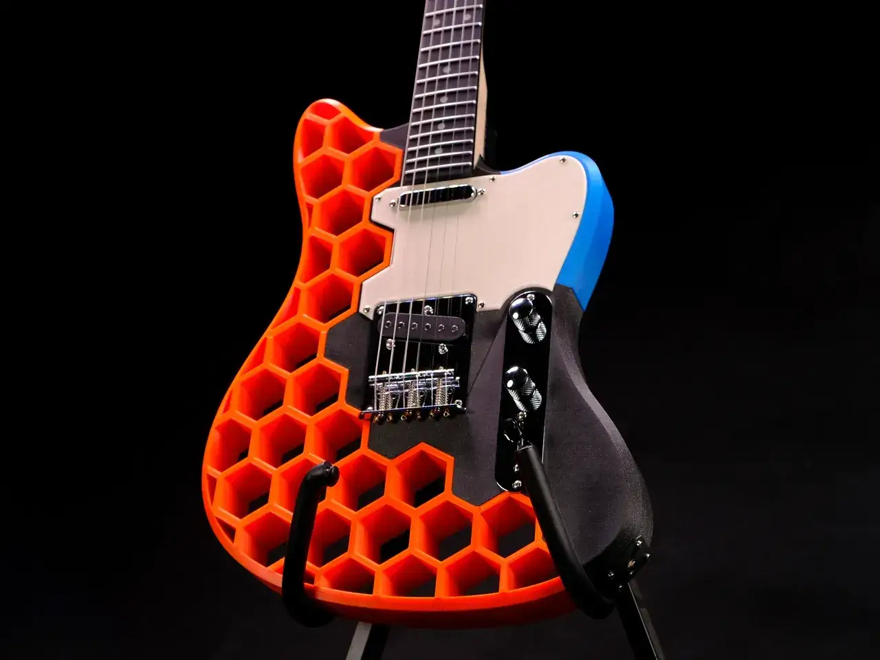 Pomarańczowa gitara z plastra miodu, unikalna gitara do druku 3D, gotowa do rockowych brzmień.