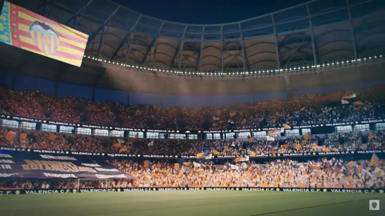 Tłum kibiców na stadionie w Walencji, z flagą klubu i transparentami. Atmosfera przed meczem na walencja stadion.