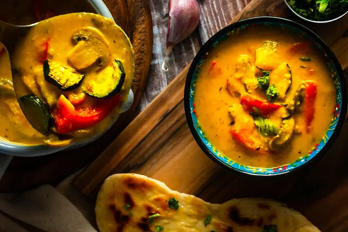 zielona i czerwona pasta curry porównanie