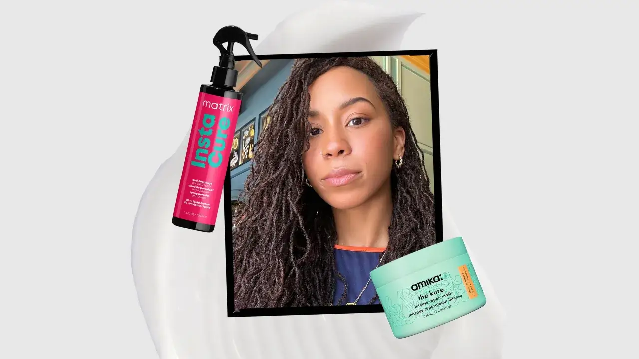 Mujer con rastas junto a spray Matrix Insta Cure y mascarilla Amika The Kure. Aprende cómo usar Proshield para un cabello radiante.