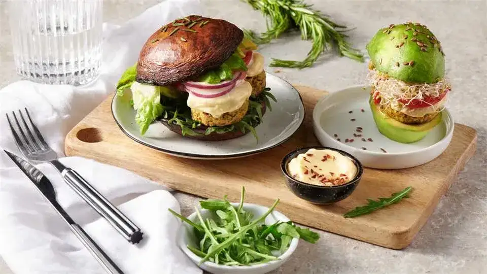 Awokado w burgerze