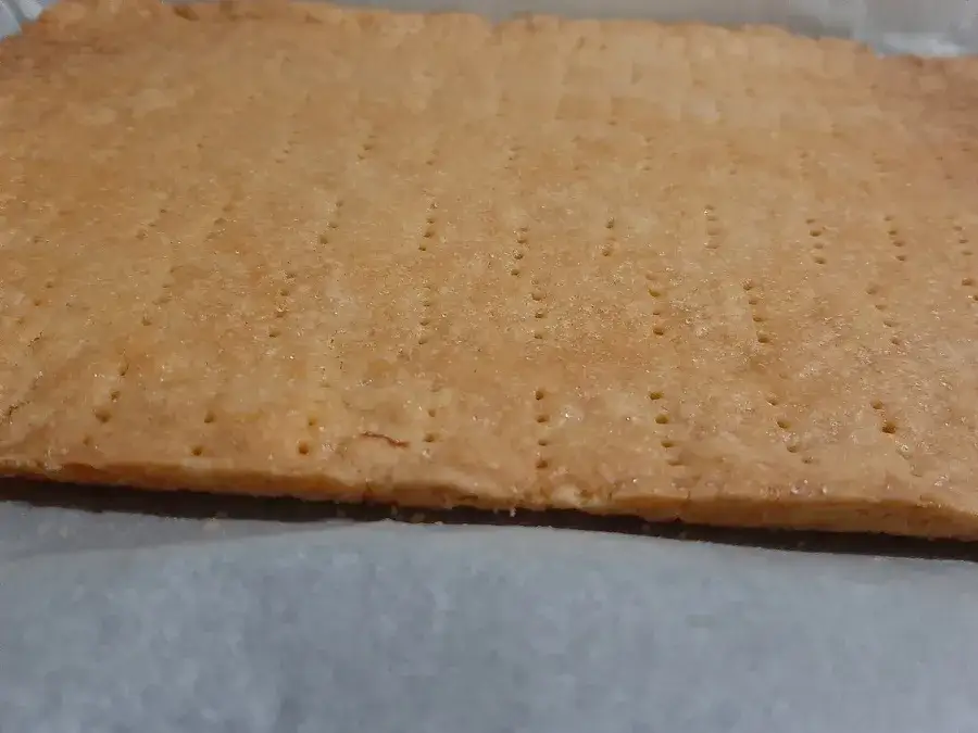 upieczony spód kruchego ciasta