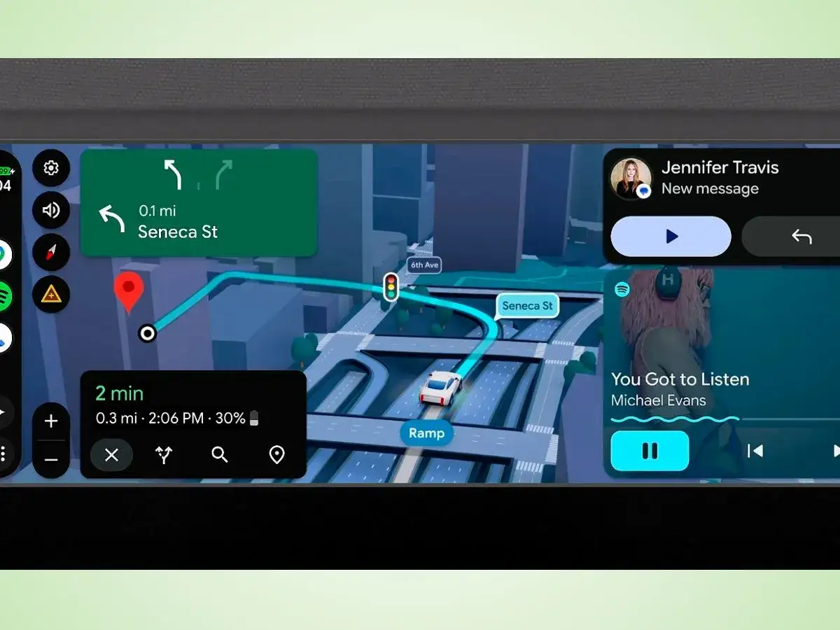 Nawigacja w android auto najnowsza wersja: 2 minuty do celu, nowa wiadomość od Jennifer Travis i muzyka od Michaela Evansa.
