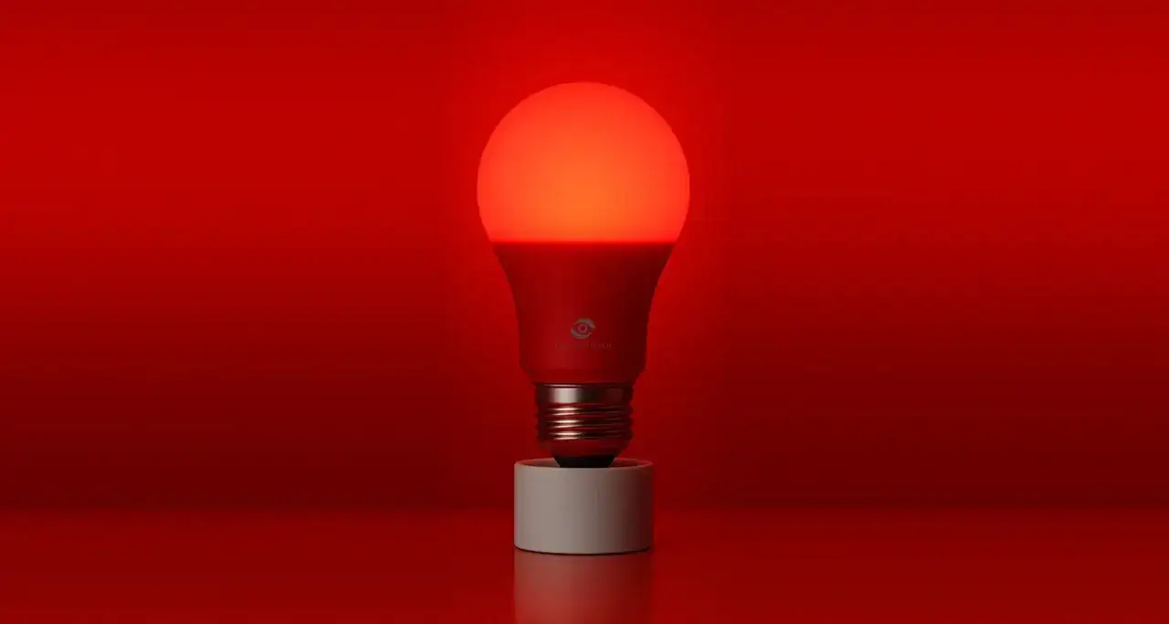 Czerwona żarówka LED, idealna jako jaka żarówka do lampki nocnej, emituje ciepłe, uspokajające światło.