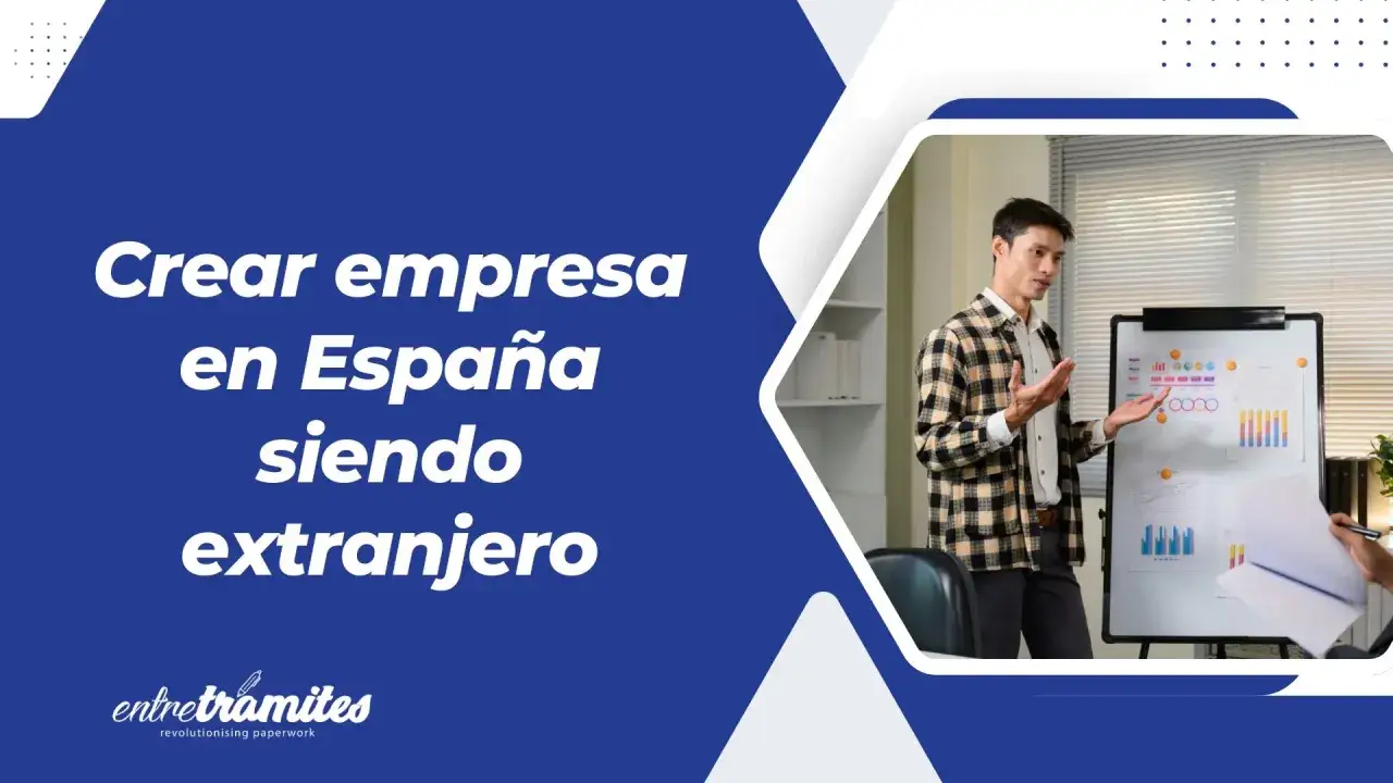 Hombre explica los pasos para crear una empresa en Espa&ntilde;a siendo extranjero, con gr&aacute;ficos en un pizarr&oacute;n.