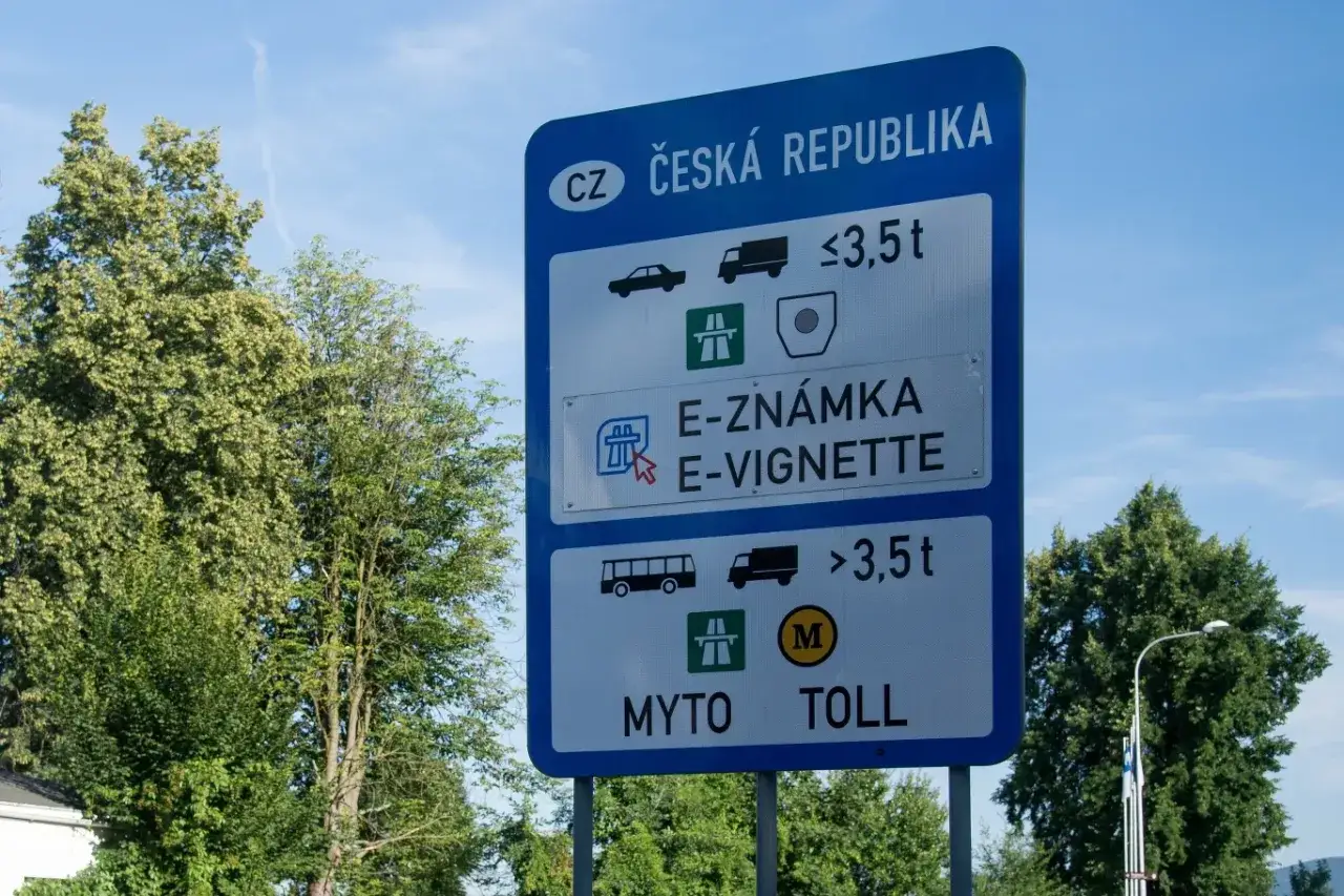 Czeski znak informujący o e-winietach