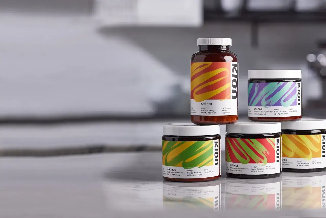 Descubre c&oacute;mo tomar amino&aacute;cidos con estos suplementos Kion. Variedad de sabores para energ&iacute;a y recuperaci&oacute;n muscular.