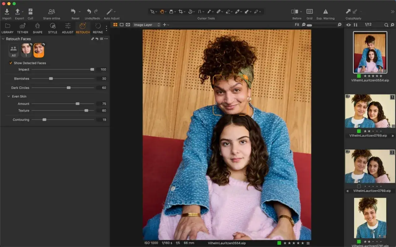 Interfaccia di editing fotografico, con pannello 