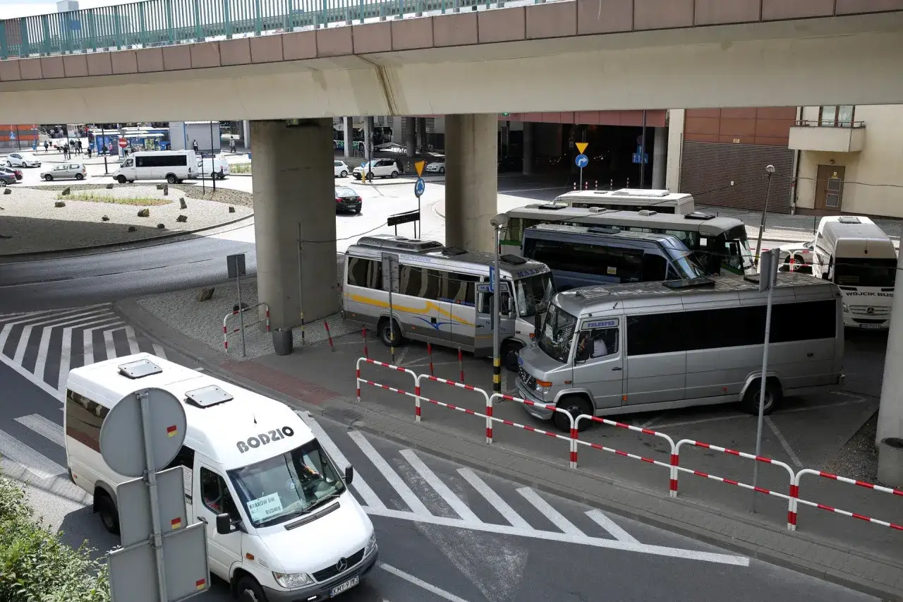 Parking pod estakadą Wita Stwosza 4 Kraków