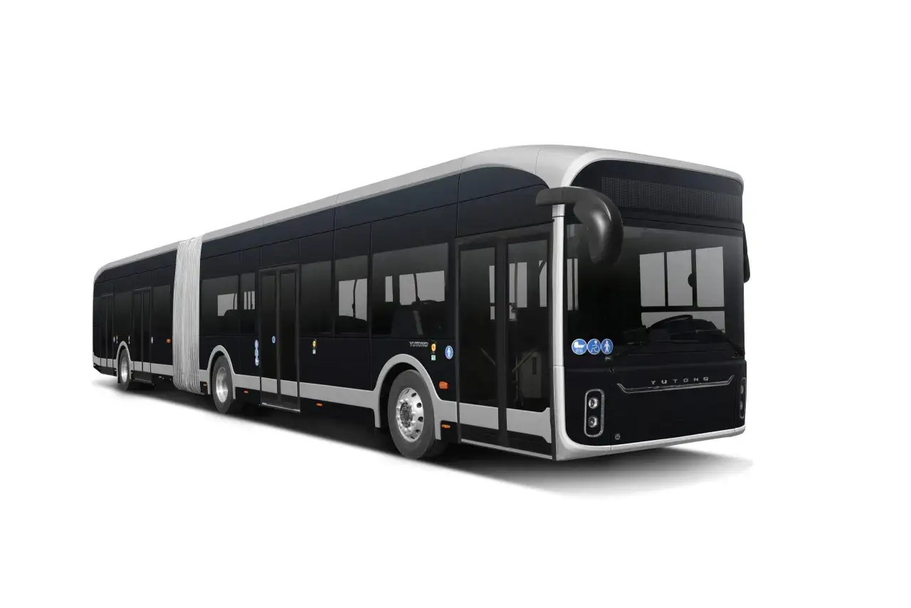 Nowoczesny, przegubowy yutong autobus w kolorze czarno-srebrnym, gotowy do podr&oacute;ży.