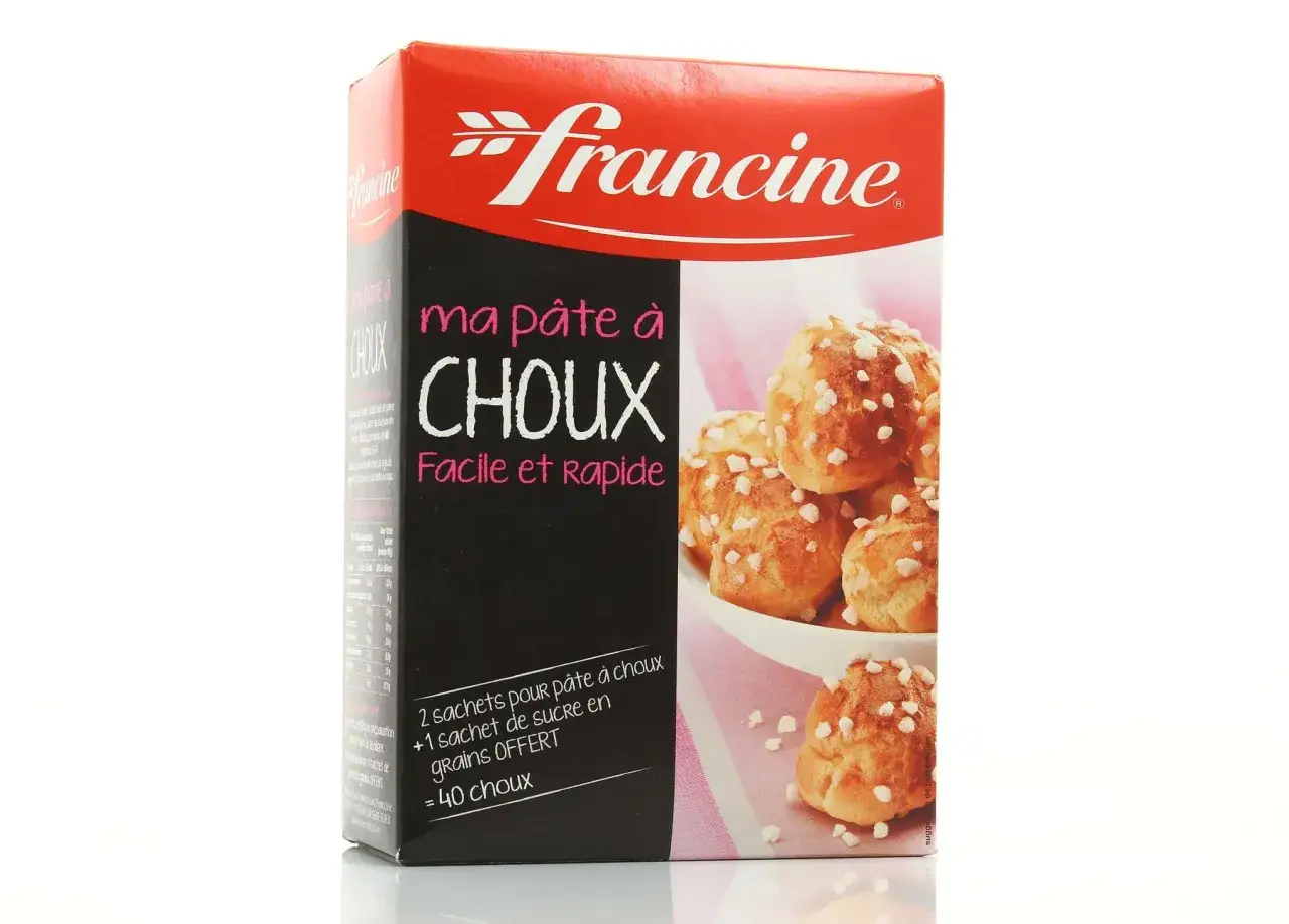 Bo&icirc;te de pr&eacute;paration pour p&acirc;te &agrave; choux Francine, avec une image de choux garnis de sucre. Id&eacute;al pour une recette facile et rapide.