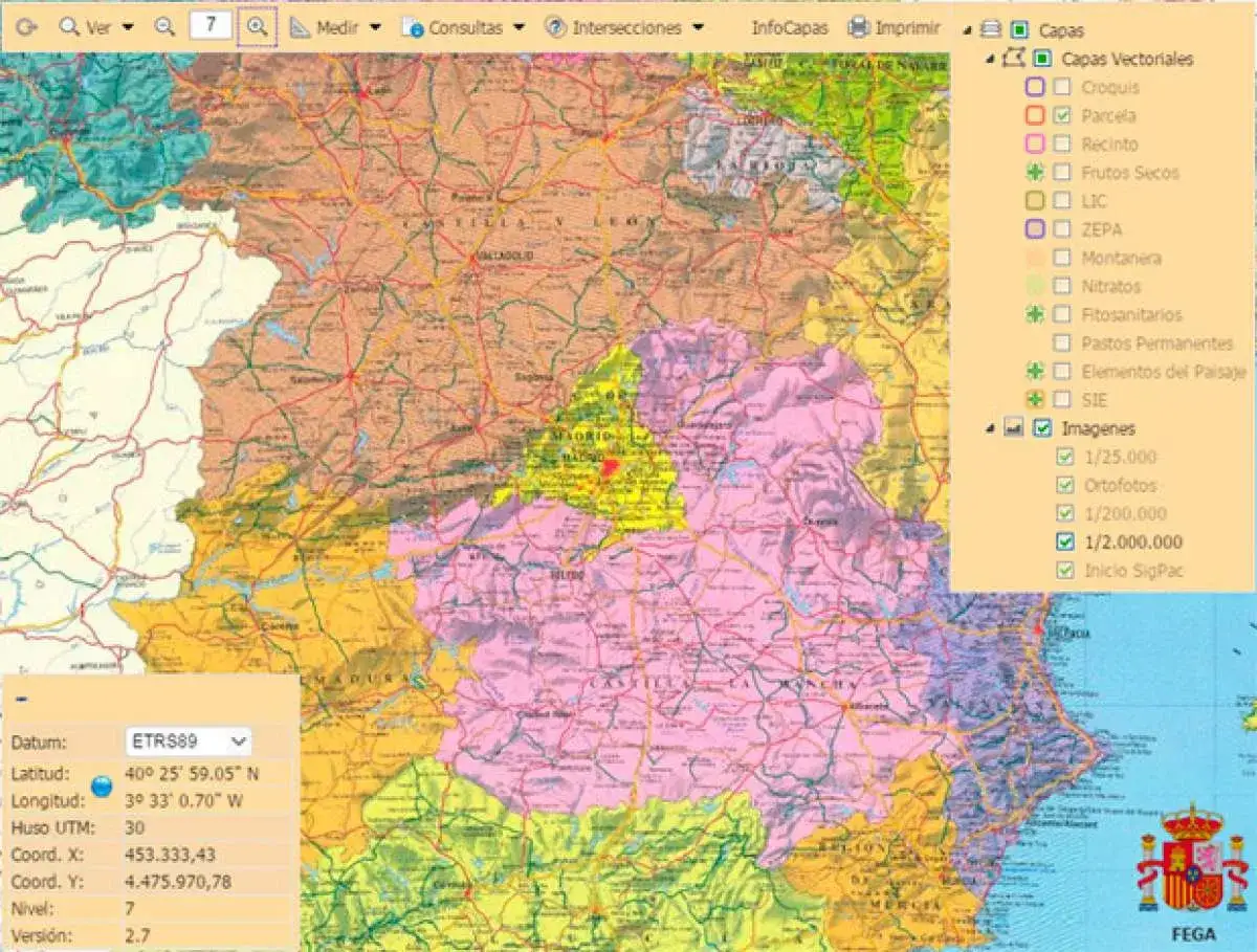 Mapa digital muestra cómo saber si un camino es público, con capas de información y coordenadas.
