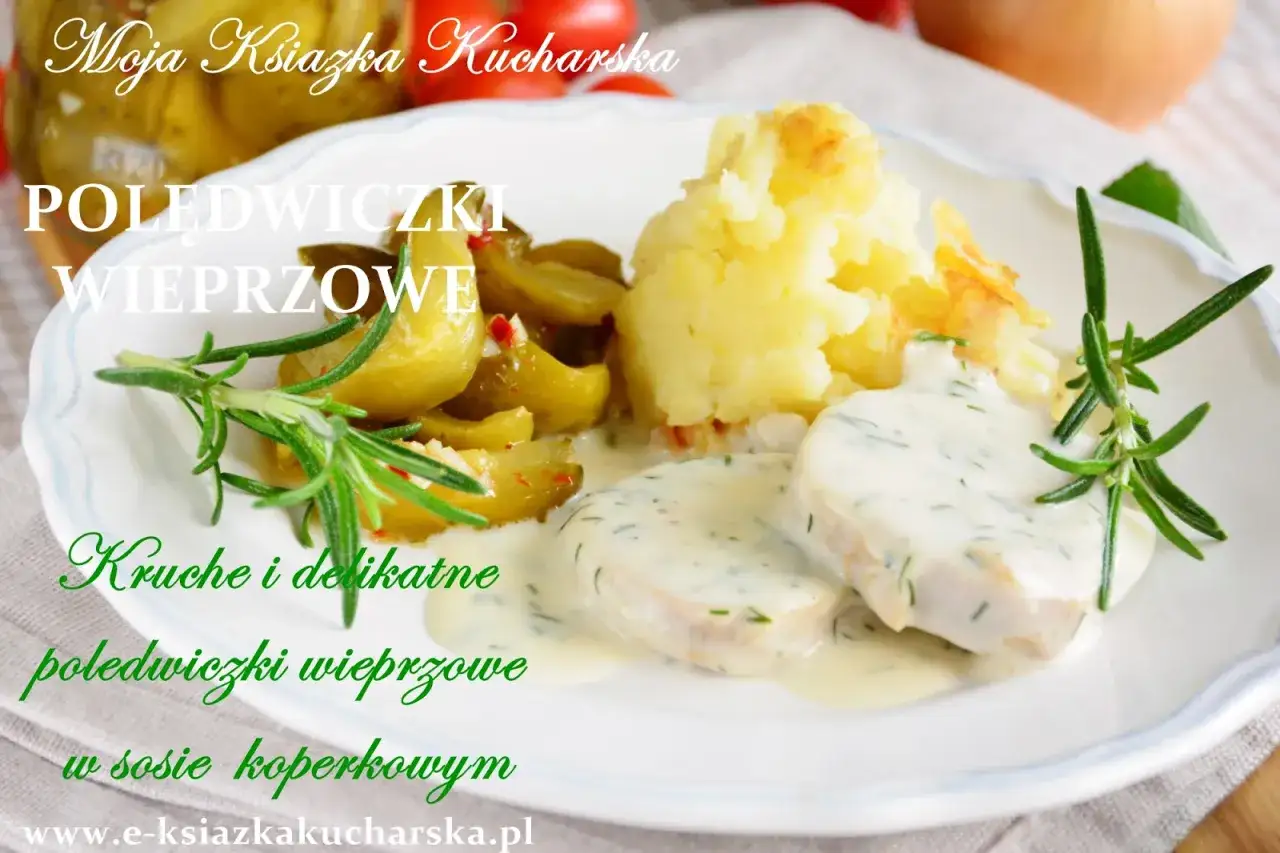 Kruche i delikatne polędwiczki wieprzowe w sosie koperkowym, podane z ziemniakami i ogórkami.