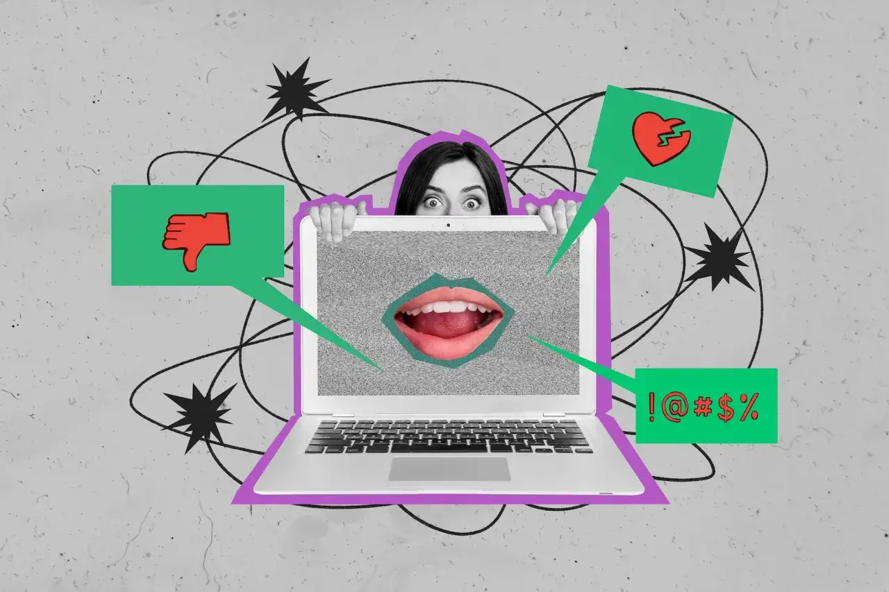 Przerażona twarz nad laptopem, z którego wydobywa się krzyk i symbole obraźliwe. Doxing i cyberprzemoc niszczą serca.
