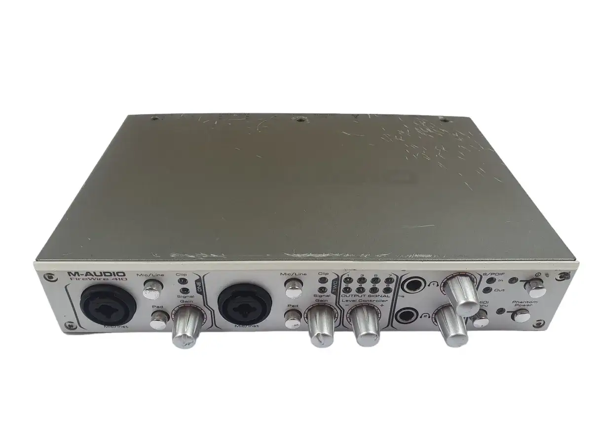 M-Audio FireWire 410 Audio-Interface mit XLR/Klinken-Eingängen und Reglern für Signalpegel und Gain.