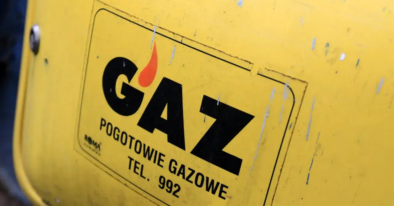 Żółta tabliczka z napisem